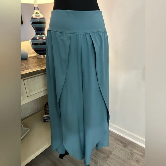 HALARA NWT Breezeful Stone Blue High Waisted Palazzo Pants - Size L - Picture 1 of 14